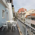 Guestready - Modern Flat Near Estrela Garden * Lisboa