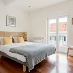 Appartamento Guestready - Modern Flat Near Estrela Garden Lisbona
